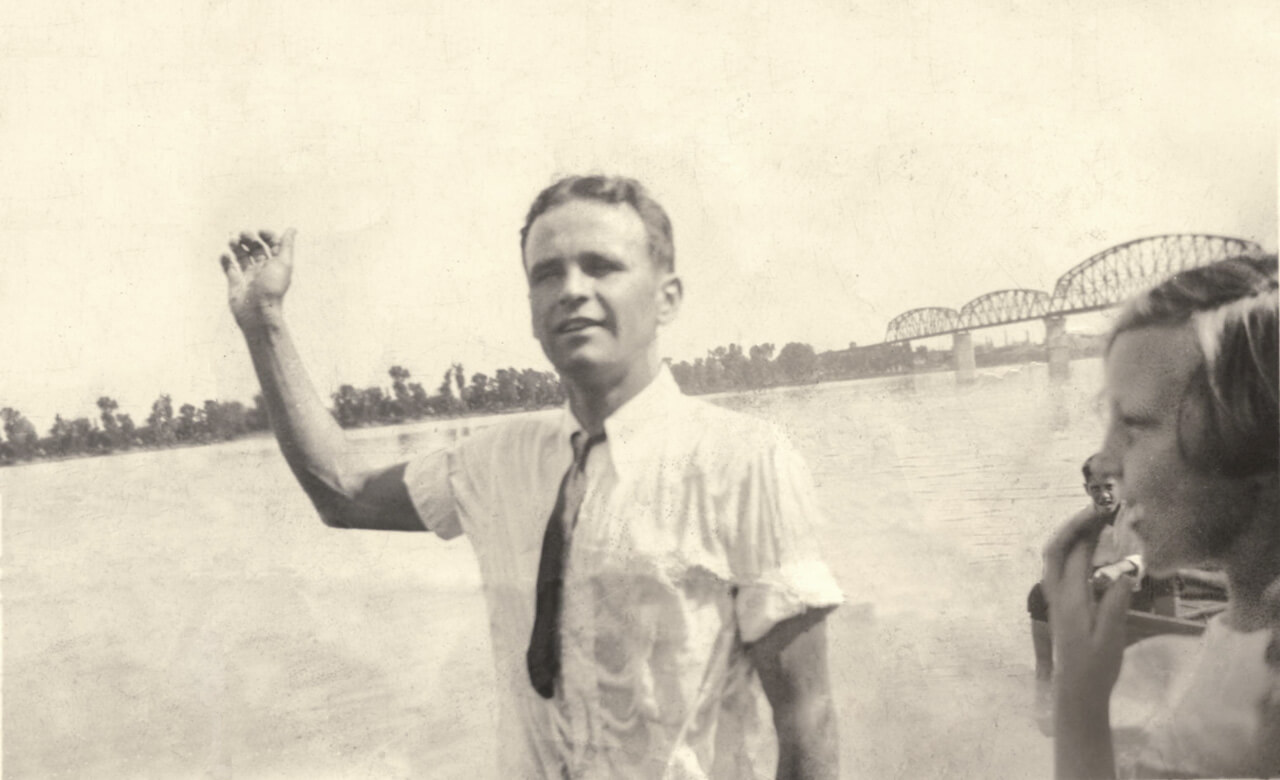 伯兰罕弟兄1933年在俄亥俄河为别人施洗